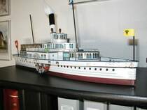 Und noch eine  Basler Laekerli  Dose,der Salon Raddampfer  URI 
Gebr.Sulzer 1901(verkehrt heute noch auf dem Vierwaldst�ttersee)