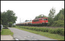 155013-6 fährt hier mit einem Tankwgenzug am 20.6.2019 um 8.46 Uhr am Ortsrand von Hasbergen in Richtung Osnabrück.