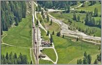 Genau 4oom tiefer als Alp Grüm liegt die Station Cavaglia, wo oft Zugskreuzungen stattfinden wie jetz zwischen R1633 mit ABe 8/12 3503 und R1652 mit ABe 8/12 3508. (19.06.2019)