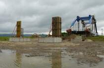 31.05.2013, Im Zuge der Neubaustrecke Erfurt - Ebensfeld (VDE 8.1) werden im Lkr. Lichtenfels Brücken über den Main und die Flutmulde errichtet. Die Brückenbaustelle bei Wiesen liegt zum Verschieben bereit. 