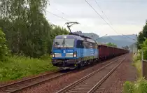 383 002 führte am 10.06.19 einen Hochbordwagenzug durch Krippen Richtung Bad Schandau.