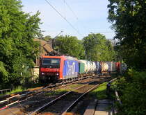  482 012-2  ChemOil /SBB-Cargo kommt aus Richtung Aachen-West mit einem Containerzug aus Antwerpen-Oorderen(B) nach Gallarate(I) und fährt durch Aachen-Schanz in Richtung Aachen-Hbf,Aachen-Rothe-Erde,Stolberg-Hbf(Rheinland)Eschweiler-Hbf,Langerwehe,Düren,Merzenich,Buir,Horrem,Kerpen-Köln-Ehrenfeld,Köln-West,Köln-Süd. Aufgenommen vom Bahnsteig von Aachen-Schanz. 
Bei Sommerwetter am Morgen vom 19.6.2019.