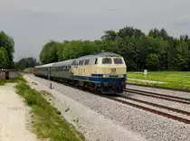 Die 218 460 mit einer RB nach Hörpolding am 25.05.2019 bei der Einfahrt in Tüßling.