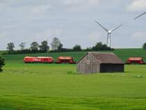 WLE Lok 23 erklimmt mit ihrem Kalkzug nach Beckum die letzten Meter des Westfälischen Semmerings und wird gleich den Scheitelpunkt erreichen.
Aufgenommen am 31.05.2019 am Hp. Drewer.
