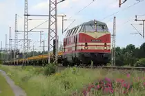228 321-6 passiert am 14.06 19 mit einem Bauzug den Sportplatz in Dedensen/Gümmer.