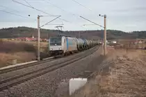 185 672 von RTB Cargo mit einem Kesselwagenzug bei Mitteldachstetten Richtung Würzburg, 23.02.2019