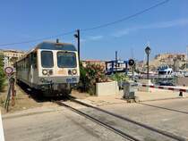 Mit dem Firmen Handy schnell mal die Bimmelbahn in Calvi gespechtet. Am 29.06.2019 war auch auf Korsika ein heisser Tag das man sich im Meer mal kurz erfrischen wollte bevor es zum schuften ging. Im Hintergrund die Festung und mehrere Boote im Trockendock.