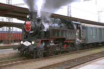 CSD 433 002 (UIC-Nr. CZ-CD 90 54 4330 002-5) vor dem Os 10801 nach Valasske Klobouky am 01.Dezember 2018 im Bahnhof Valasske Mezirici.