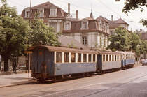 Auch der Berner Helvetiaplatz bildete eine Endstation für die Eisenbahn aus Worb, nämlich für die Züge, die via Gümligen - Muri und über die Strassenbahn nach Bern kamen. Ein Zug der Vereinigten Bern-Worb-Bahnen (heute Regionalverkehr Bern-Solothurn) mit Triebwagen 31 und den beiden uralten Wagen 1 und 2 wartet auf Abfahrt Richtung Worb, 30.Mai 1973 