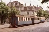 Auch der Berner Helvetiaplatz bildete eine Endstation für die Eisenbahn aus Worb, nämlich für die Züge, die via Gümligen - Muri und über die Strassenbahn nach Bern kamen. Ein Zug der Vereinigten Bern-Worb-Bahnen (heute Regionalverkehr Bern-Solothurn) mit Triebwagen 31 und den beiden uralten Wagen 1 und 2 wartet auf Abfahrt Richtung Worb, 30.Mai 1973 
