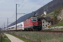 SEELINIE IM SEELAND.
Impressionen der einspurigen Strecke bei Ligerz vom 31. März 2017.
Re 4/4 11143 oder auch kleine BOBO genannt mit ICE IV.
Foto: Walter Ruetsch