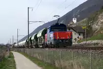SEELINIE IM SEELAND.
Impressionen der einspurigen Strecke bei Ligerz vom 31. März 2017.
Eem 923 006-6 im Streckendienst mit Güterzug.
Foto: Walter Ruetsch