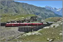 R1644 mit ABe 8/12 3513 am oberen Ausgang der Sassal Mason Galerie zwischen Alp Grüm und Ospizio Bernina. (25.06.2019)