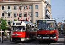 T2 1435 und Ikarus 280 2090, Morvske namesti.