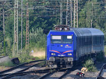 Die Elektrolokomotive 145 088-1 unterwegs als S2 bei der Ankunft am Hauptbahnhof Wanne-Eickel.