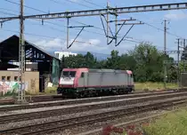 Von EGD geführter Getreidezug nach Herzogenbuchsee.
Die graue/margenta farbene ex Crossrail 185 591-5 holte am 2. Juli 2019 in Herzogenbuchsee den Leermaterialzug ab.
Einfahrt des Lokzuges in Herzogenbuchsee nach erfolgter Überführung von Getreidewagen von Sursee nach dem Rangierbahnhof Däniken. 
Foto: Walter Ruetsch