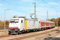 Wegen Fahrzeugmangel mietete die DB Regio Württemberg im Herbst 2017 ein Fahrzeug der Railpool Leasing an. Hier erreicht 185 637 mit RE Hessental-Stuttgart gerade den Bahnhof Waiblingen auf Gleis 1. 