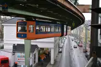 Dieser GTW 72 (Nr. 22) erreicht am 10.02.2018 die Endhaltestelle Vohwinkel.