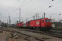 Nachschuss auf den SBB Lösch- und Rettungszug XTmas 174 002-7  Basel , als dieser am Nachmittag des 23.02.2017 über Gleis 1 durchs nördlich Vorfeld vom Badischen Bahnhof von Basel in Richtung Rheinhafen fuhr.
