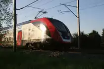Auf dem falschen Fuss erwischt!
Als ich gerade von meiner Fotostelle gehen wollte, kam der Twindexx doch noch! Für einen Nachschuss reichte es gerade noch.
Der RABe 502 212 macht sich als IR 13 auf den Weg Nach Uzwil und dann weiter nach Zürich HB.

Uzwil, 01.05.2019