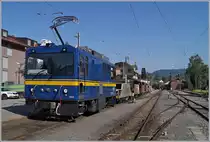 Die MOB Gem 2/2 2503 mit einem Schotterwagen Zug bestehend aus Fdk Wagen im sonst den Blonay-Chamby Museumsbahn Zügen vorbehalten Bereich von Bahnhof in Blonay. Das Bild entstand mit Erlaubnis und unter Aufsicht eines MOB Mitarbeiters.

28. Juni 2019