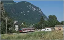 Der Ragion Alps Regionalzug 6115 nach Brig beim Château de la Porte de Scex.

1. Juli 2019