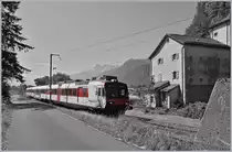 Der Regio Alps Regionalzug 6112 auf seiner langen von Brig nach St-Gingolph erreicht beim Château de la Porte de Scex zwischen Vouvry und Les Evouettes in Kürze de  Genfer See und somit auch bald sein Ziel St.Gingolph. 

1. Juli 2019