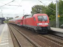 182 014 beim Halt,am 25.Mai 2019,in Erkner.