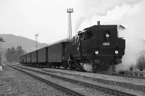 CSD 433 002 (UIC-Nr. CZ-CD 90 54 4330 002-5) am 01.Dezember 2018 mit dem Os 10800 nach Vsetin im Bahnhof Valasske Klobouky.