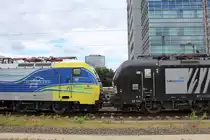 Zwei Generationen von Siemens Mehrsystemloks, deren Fronten kaum unterschiedlicher seien können. Hier standen 189 912-9 von Dispo/Lokomtion und MRCE/Dispo/Lokomotion 193 663-2[Vectron] am Duisburger Hauptbahnhof abgestellt. Aufgenommen am 08.06.19.