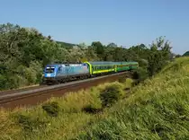 Die 470 006 mit einem IC am 29.06.2019 unterwegs bei Tatabánya.
