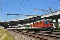Re 4/4 II 11138 fährt Richtung Bahnhof Muttenz. Die Aufnahme stammt vom 29.06.2019.