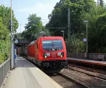 187 120 DB kommt aus Richtung Köln,Aachen-Hbf und fährt durch Aachen-Schanz mit einem  Containerzug aus Gallarate(I) nach Zeebrugge-Vorming(B) und fährt in Richtung Aachen-West. Aufgenommen vom Bahnsteig von Aachen-Schanz. 
Bei Sommerwetter am Nachmittag vom 25.6.2019.