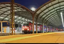 Im Mondschein...
146 024 der Elbe-Saale-Bahn (DB Regio Südost) als RE 16338 (RE30) nach Magdeburg Hbf steht in seinem Startbahnhof Halle(Saale)Hbf auf Gleis 10 E-G.
[18.5.2019 | 22:08 Uhr]