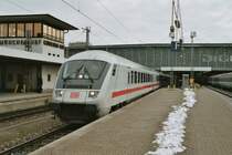 Der Steurwagen des Intercity, bei der Ausfahrt aus dem Bahnhof M�nchen, am 20.12.03