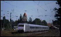 Am 9.9.2004 verkehrte noch der Metropolitan auf der Rollbahn. Um 17.10 Uhr kommt hier 101131 auf der Fahrt nach Hamburg durch den Bahnhof Lengerich in Westfalen.