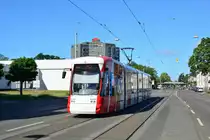 Tw 603 fährt soeben in die Haltestelle Gutenbergstraße ein. Im Hintergrund ist das Bürogebäude der Stadtwerke Krefeld zu sehen dort befindet sich auch der Betriebshof.

Krefeld 21.06.2019
