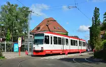 Nur noch wenige Duewag M8C sind in Krefeld in Betrieb. Tw 847 ist einer von noch 7 betriebsfähigen M8C. Hier steht er an der Endhaltestelle St. Tönis Wilhelmplatz.

Krefeld 21.06.2019