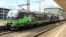 Ein Lokzug, bestehend aus ELL/Tx Logistik 193 277-1  WE LOVE TO CONNECT , MRCE/ÖBB 193 878-6, sowie Crossrail 186 906-4, überraschten mich am 08.06.19, als ich sie am Duisburger Hauptbahnhof vor einem roten Signal stehen sah.