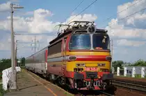 240 145-3 fährt mit einem Regionalzug in Bratislava - Vinohrady ein. (21.06.2019)