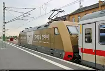 Seitliches Portrait von 101 071-9  Zeit für Gold | 금을위한 시간 | 金の時間  als IC 2239  Warnow  (Linie 56) von Magdeburg Hbf nach Leipzig Hbf, der Halle(Saale)Hbf auf Gleis 8 verlässt.
Die Lok wirbt in deutscher, koreanischer und japanischer Sprache für die Olympischen und Paralympischen Spiele in PyeongChang 2018 und Tokio 2020.
[20.5.2019 | 17:58 Uhr]