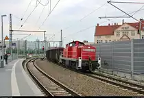 Schüttgutzug mit 294 607-7 (DB V 90) DB passiert den Interimsbahnsteig Halle(Saale)Hbf Gl. 13a auf der Ostumfahrung für den Güterverkehr in südlicher Richtung.
[20.5.2019 | 18:08 Uhr]