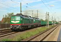 Grüner wird's nicht:
Ein farblich stimmiger Schüttgutzug mit 241 338-3 und 241 ??? der Starkenberger Güterlogistik GmbH passiert den Hp Halle Messe auf der Bahnstrecke Magdeburg–Leipzig (KBS 340) Richtung Halle (Saale).
[26.5.2019 | 18:25 Uhr]