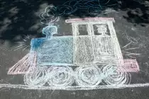 Den Kindern machte dieser Tag der offenen Tür sichtlich Spaß. 
Nicht nur an den Augen zu sehen wenn die Züge durch den Garten fuhren.
Kreidegemälde 6.07.2019