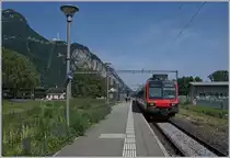 Heute hat Vouvry keine Weichen und Nebengleise mehr und ist somit vom Bahnhof zur Haltestelle geworden, aber allen Stilllegungsdrohung zum Trotz verkehren nun wieder Stündlich Region Alps Regionalzüge. 

25. Juni 2019