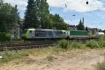 BLS 018/4485 018 mit dem Cargo Beamer in Rheydt Hbf gen Kaldenkirchen. Mittwoch den 10.7.2019