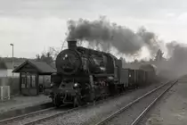 Man muss auch mal Glück haben! Völlig überraschend ist am 7. April 2019 ein Fotogüterzug mit 58 1111-2 in Kürbitz unterwegs gen Plauen unterer Bahnhof. 