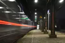 Schon seit einiger Zeit hält hier kein Zug mehr. Durch Lokführermangel wird hier nur noch mit SEV bedient. Am 23.11.18 rauscht ein HEX durch den Bahnhof Blumenberg. Am 15. Juli 1843 eröffnet gehört Blumenberg zu den ältesten Bahnhöfen in Sachsen Anhalt.
Zum 9.Dezember 2018 wird der Halt für Personenverkehr nach über 150 Jahren aufgegeben.  2021 wird der Bahnhof durch die Streckenertüchtigung auf 120km/h auf ESTW umgebaut und die Bahnsteige abgerissen. Die Unschärfe entstand durch die Vibrationen des durchfahrenen Zuges.

Blumenberg 23.11.2018