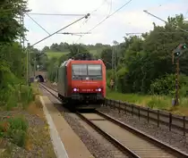 482 006-4 von der SBB-Cargo  kommt als Lokzug aus Köln-Eifeltor nach Aachen-West und kommt aus Köln-Süd,Köln-West,Köln-Ehrenfeld,Kerpen,Horrem,Buir,Merzenich,Düren,Langerwehe,Eschweiler-Hbf,Stolberg-Hbf(Rheinland) und fährt durch Aachen-Eilendorf in Richtung Aachen-Rothe-Erde,Aachen-Hbf,Aachen-Schanz,Aachen-West. 
Aufgenommen vom Bahnsteig 2 in Aachen-Eilendorf. 
Bei Sommerwetter am Nachmittag vom 2.7.2019.
