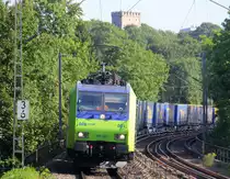 485 005-3 und 475 402-4 beide von BLS kommen aus Richtung Aachen-West mit einem LKW-Zug aus Zeebrugge(B) nach Novara(I) und fahren durch Aachen-Schanz in Richtung Aachen-Hbf,Aachen-Rothe-Erde,Stolberg-Hbf(Rheinland)Eschweiler-Hbf,Langerwehe,Düren,Merzenich,Buir,Horrem,Kerpen-Köln-Ehrenfeld,Köln-West,Köln-Süd. Aufgenommen vom Bahnsteig von Aachen-Schanz. 
Bei Sommerwetter am Morgen vom 3.7.2019.